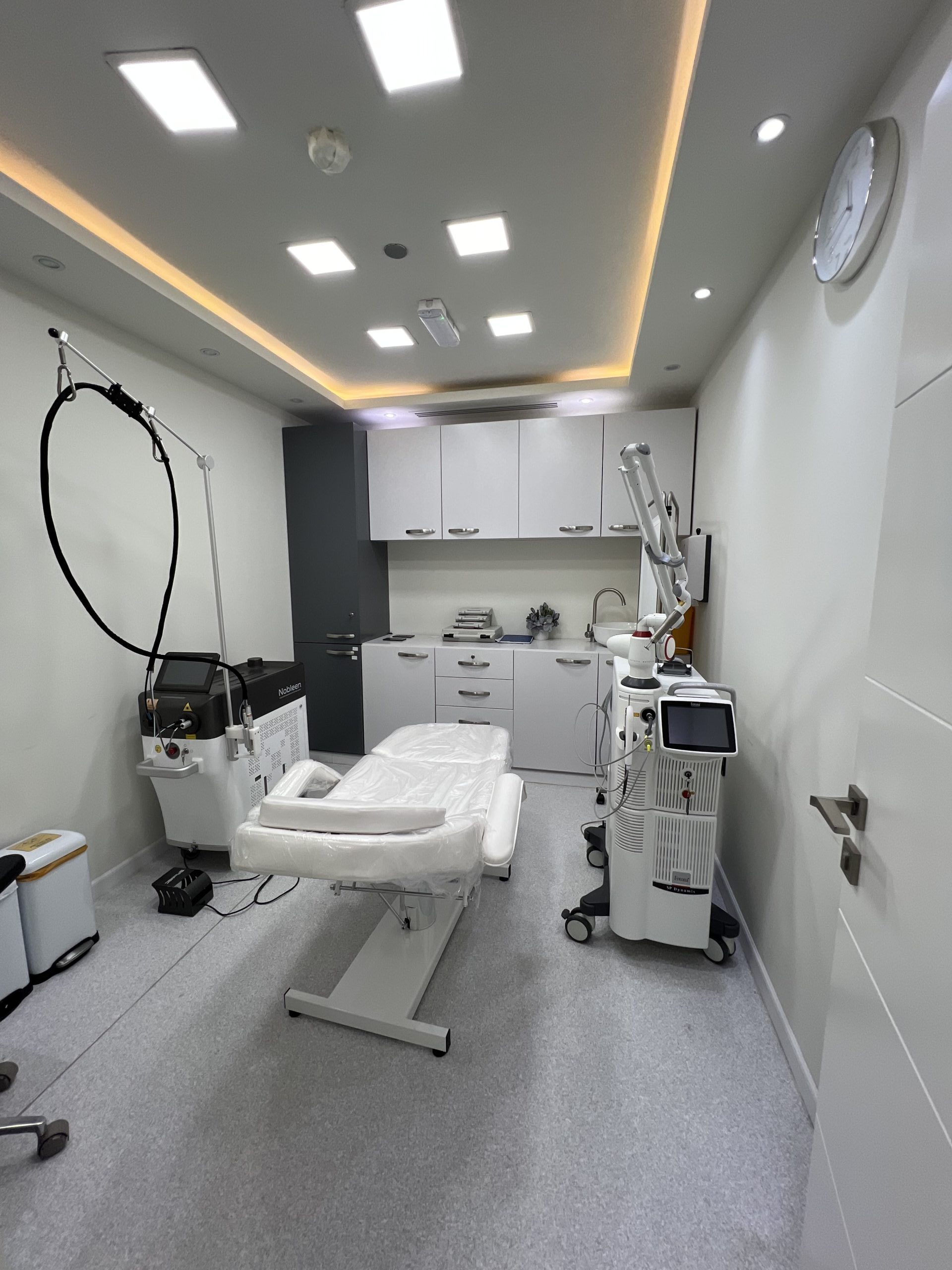 اتاق مشاوره کلینیک دبی