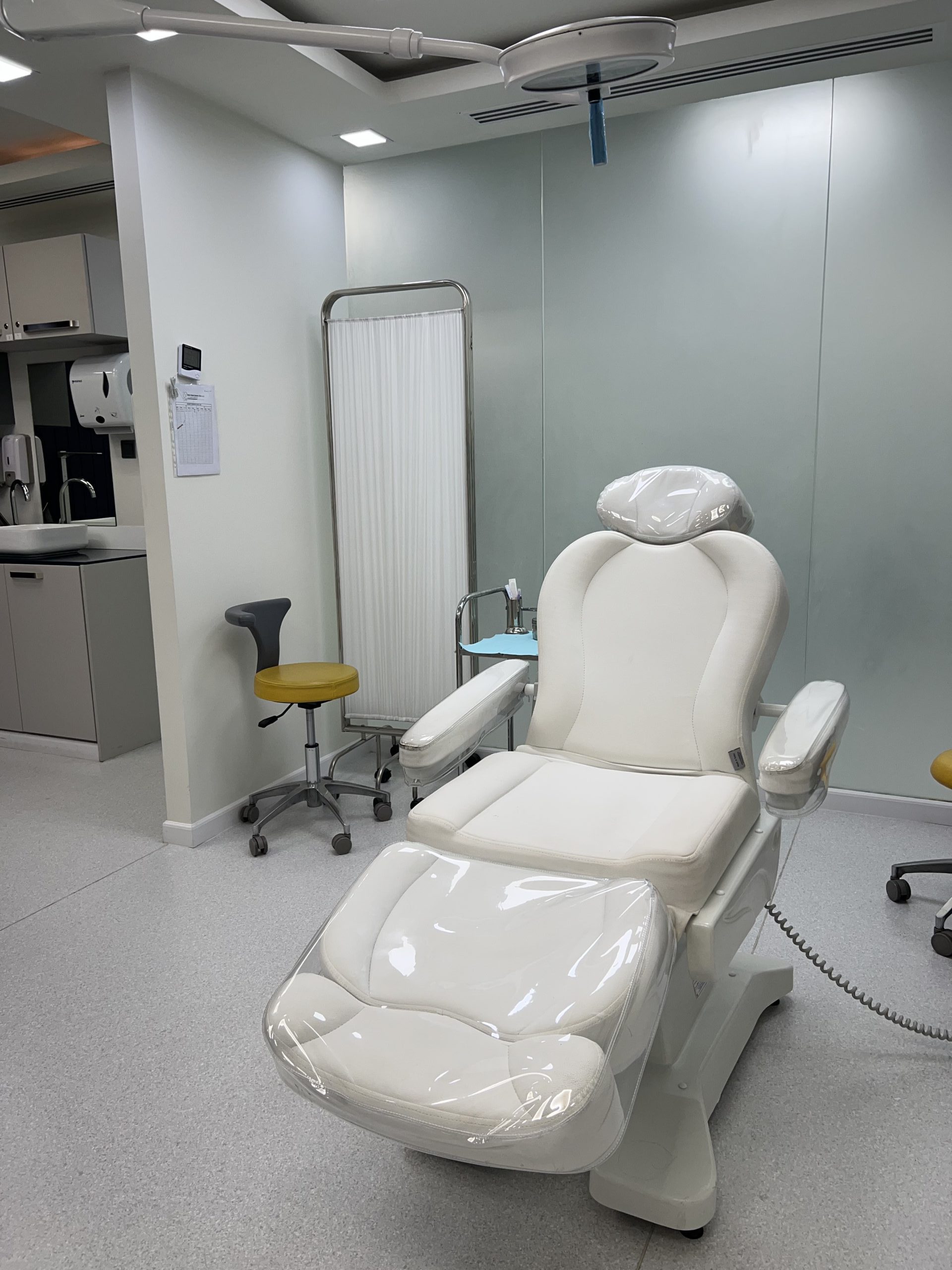 سالن انتظار کلینیک دبی